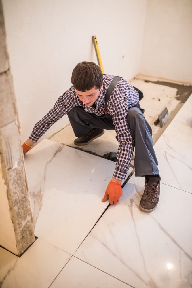 Sans site internet, un carreleur passe à côté de ses clients